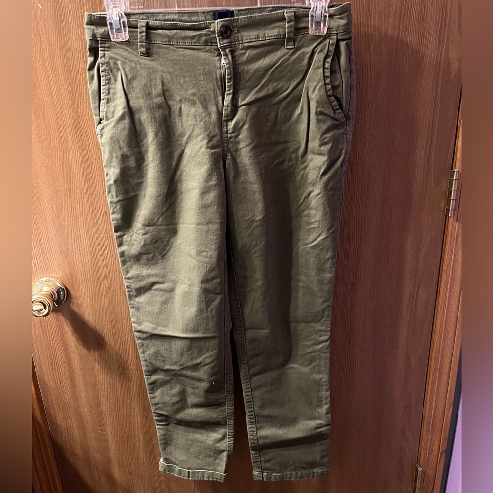 Womens GAP Green Chinos Pants. Size 10.